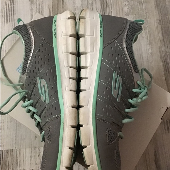 Skechers air cooled lite weight sneaker size 10 - Picture 6 of 12